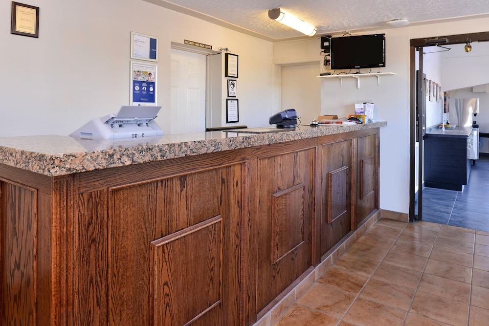 Economy Inn Эдмонтон Экстерьер фото