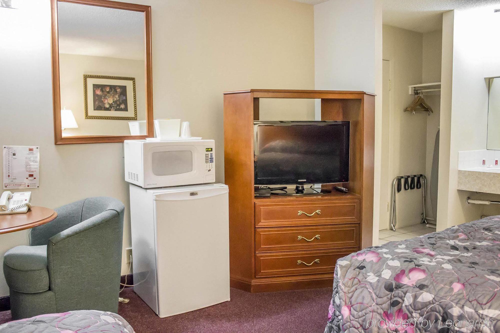 Economy Inn Эдмонтон Экстерьер фото