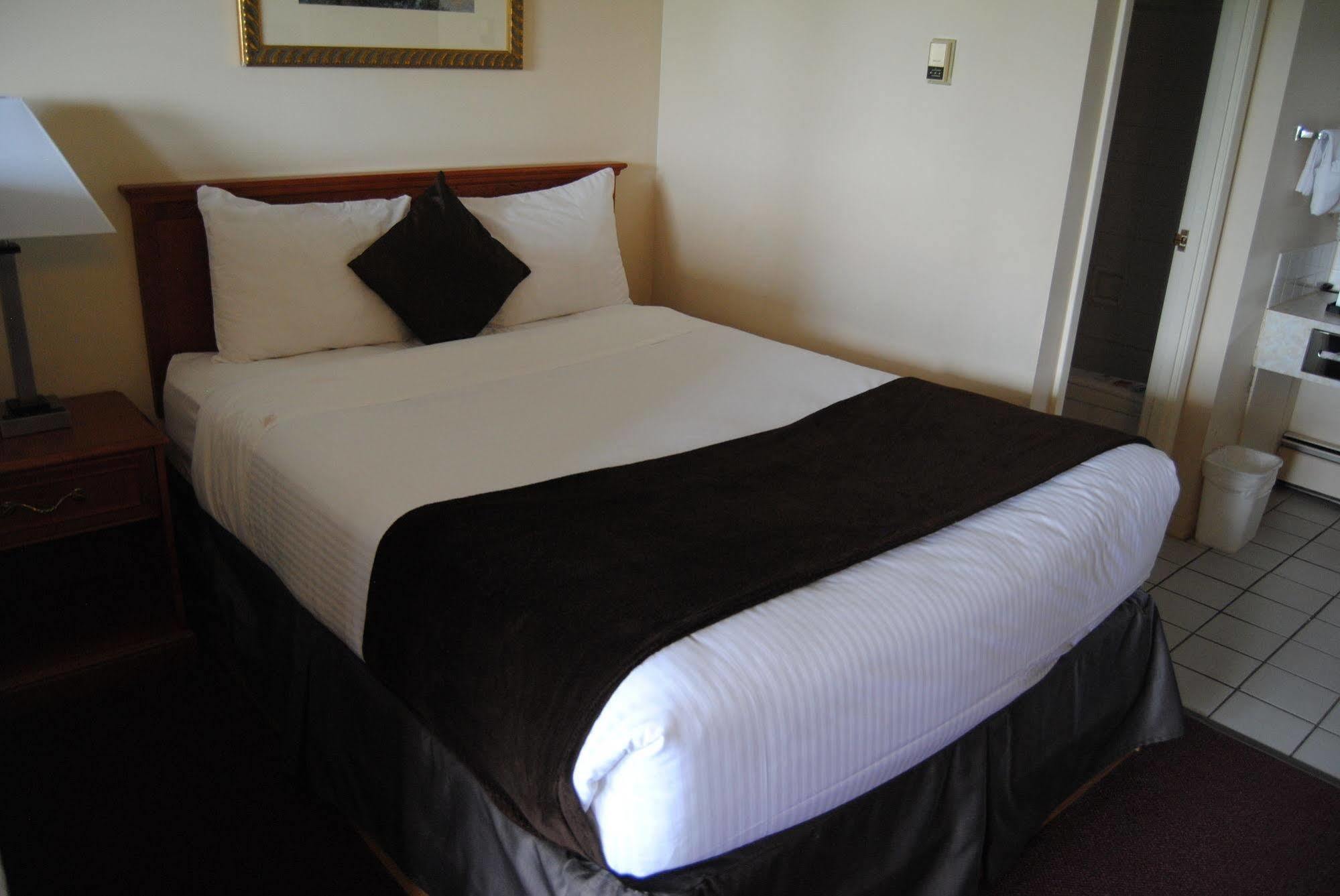 Economy Inn Эдмонтон Экстерьер фото